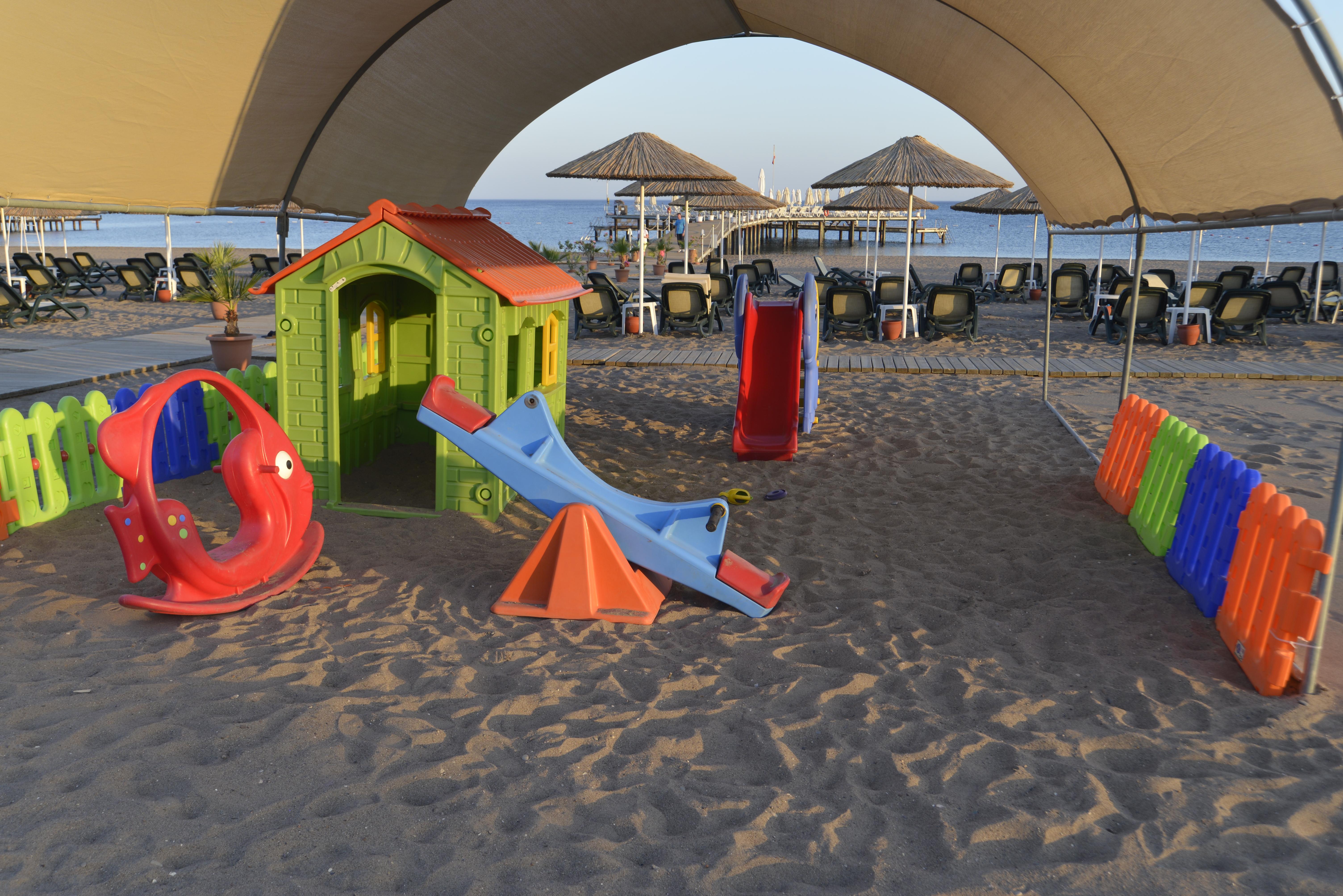 Baia Lara Hotel Antalya Eksteriør bilde Playground at the beach